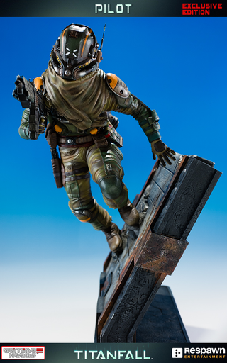 Illustration for article titled Wallrunning Titanfall Pilot Statue